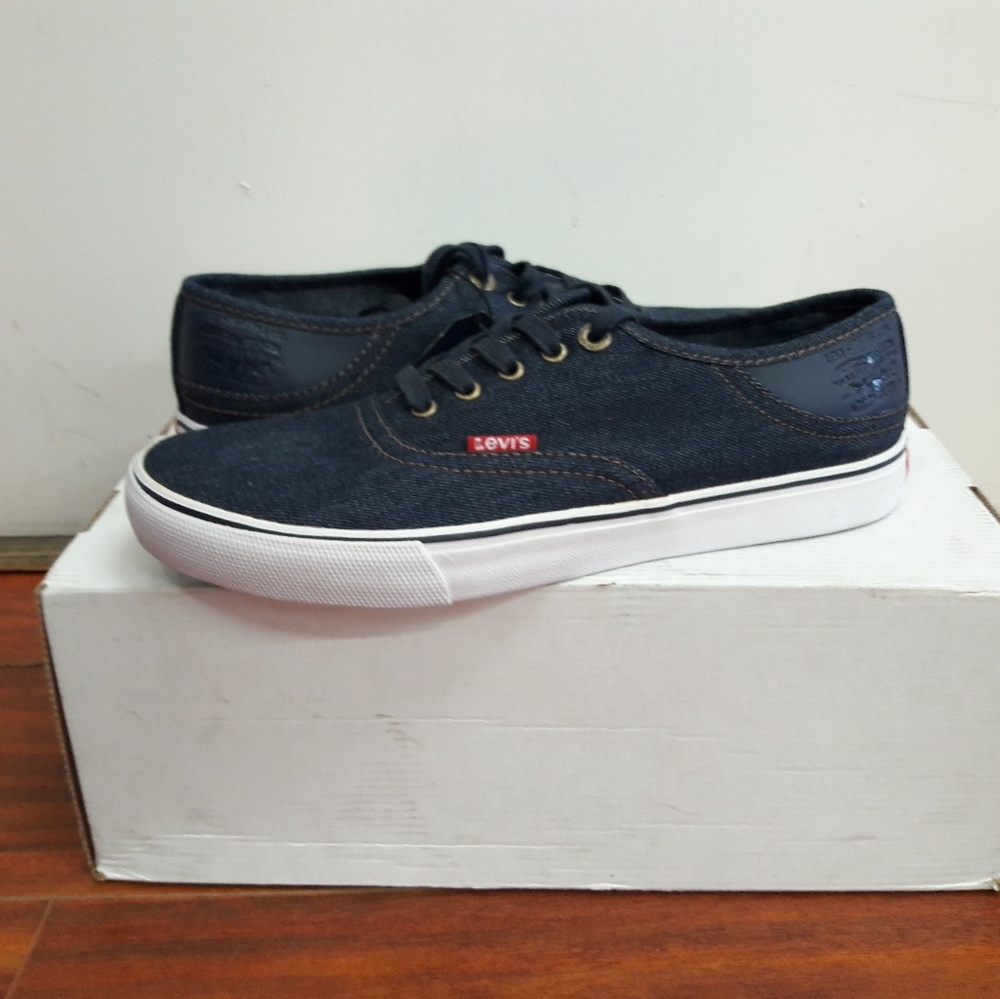 Levi's - Picture 1 of 3